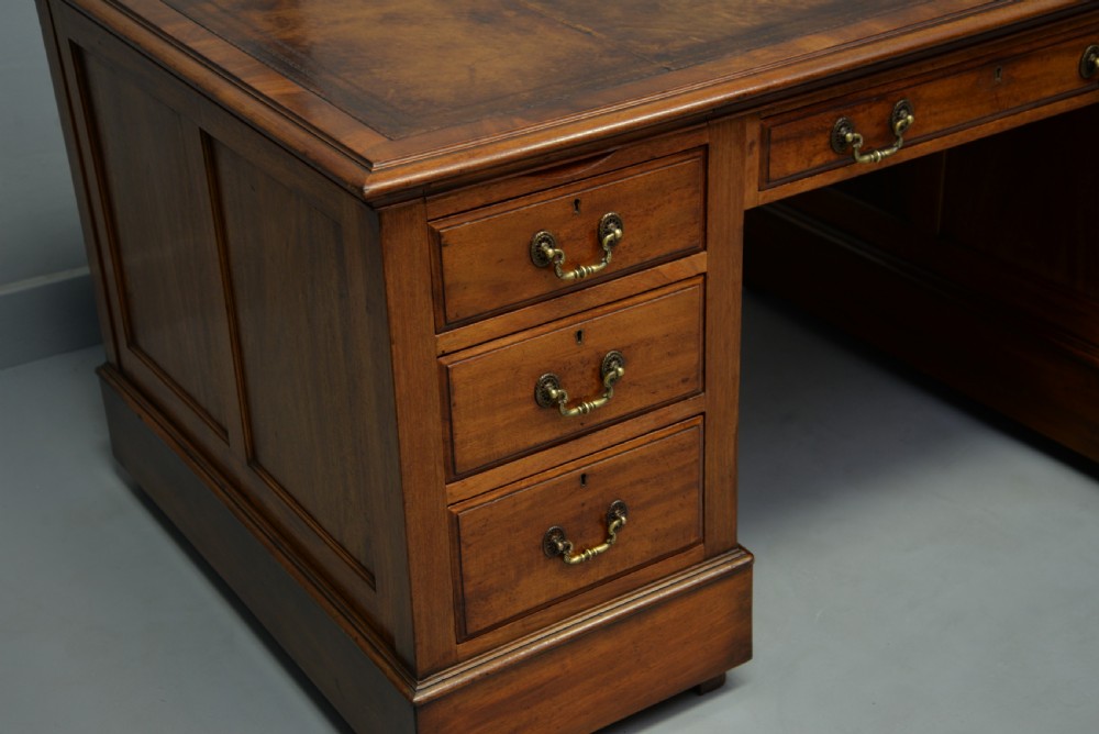 Early 20th Century Mahogany Pedestal Desk c.1920 View VII