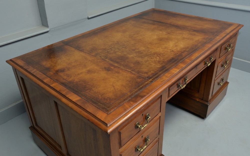 Early 20th Century Mahogany Pedestal Desk c.1920 View IX