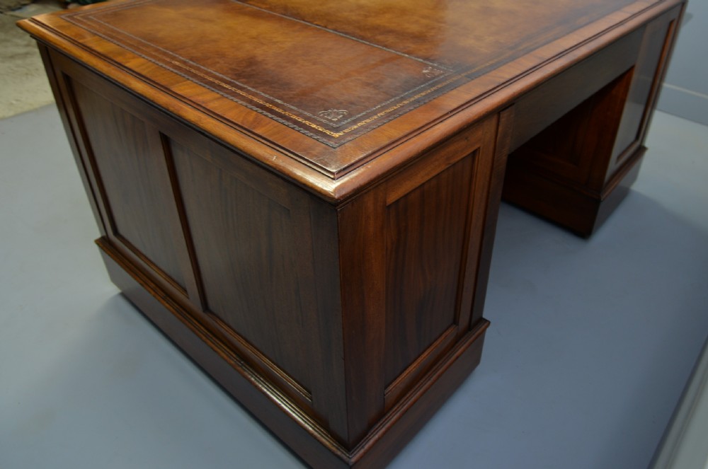 Early 20th Century Mahogany Pedestal Desk c.1920 View XII