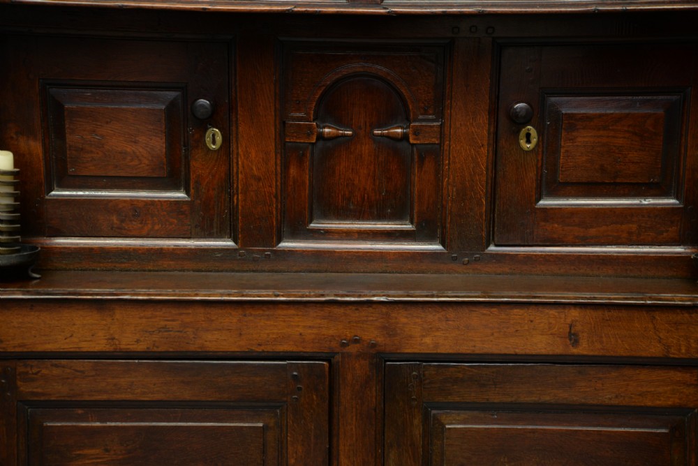 Small Early 18th Century Oak Cwpwrdd Deuddarn Or Two Part Cupboard View III