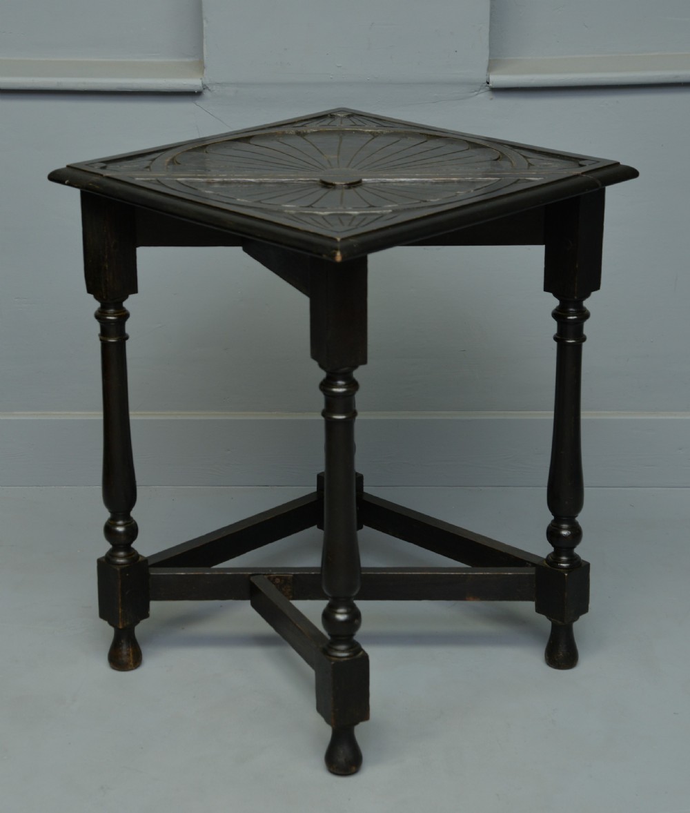 Charming Victorian Oak Gate-Leg Occasional Side-Table