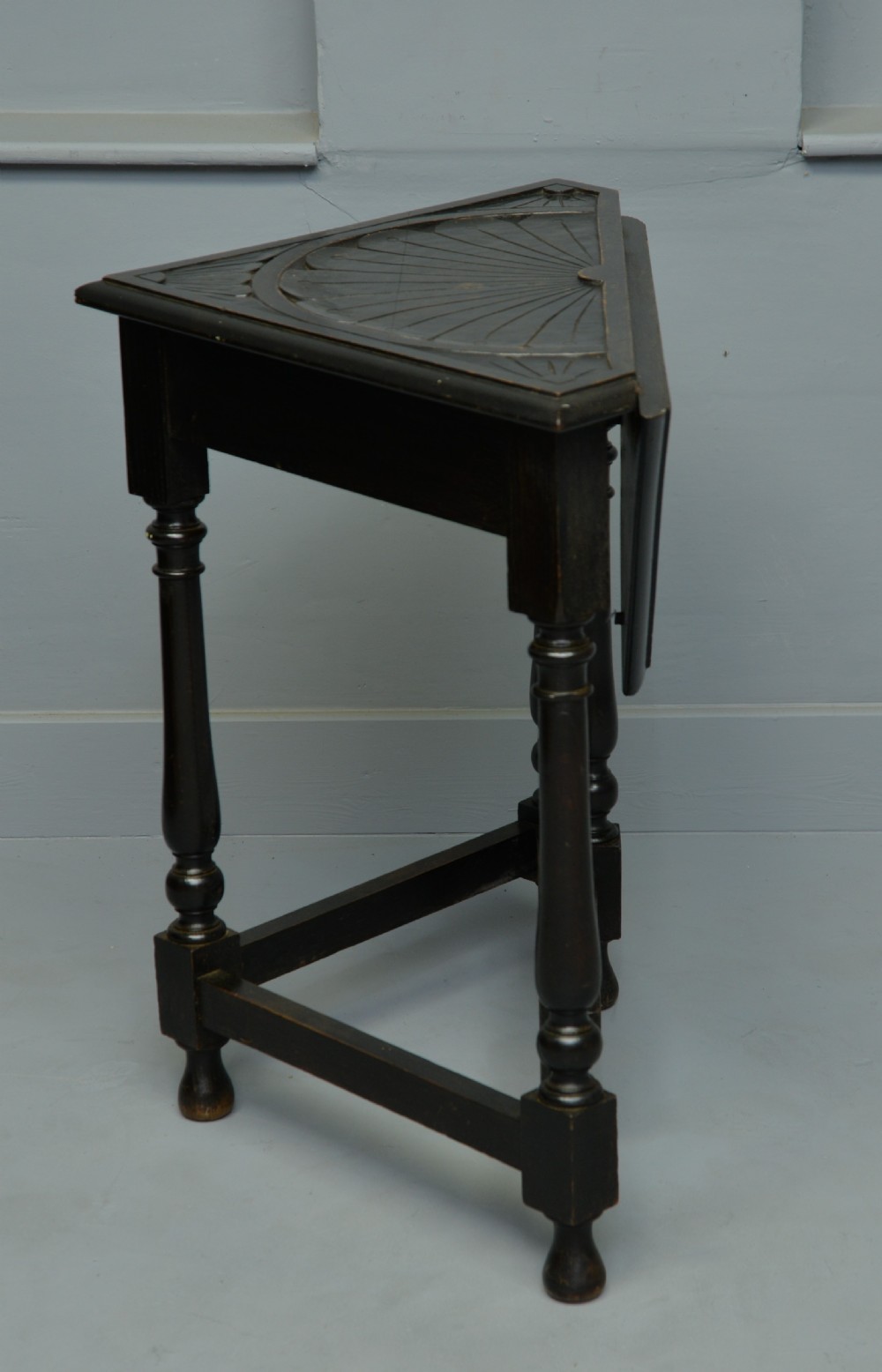 Charming Victorian Oak Gate-Leg Occasional Side-Table View VII