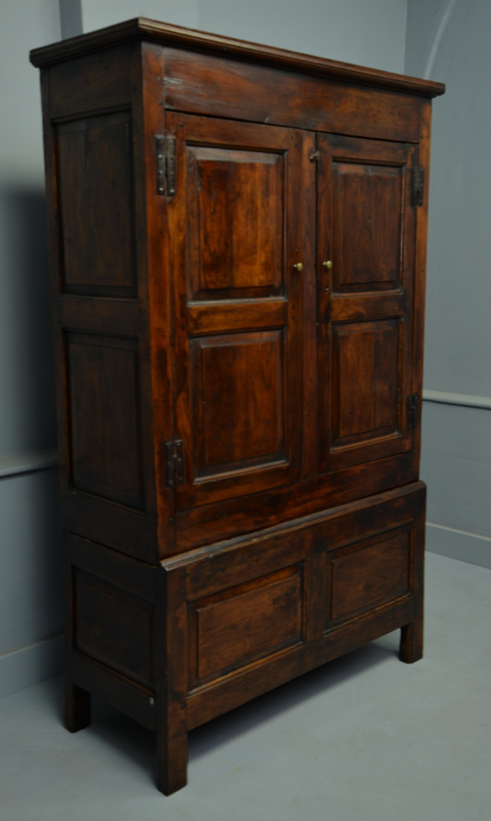 Charming 17th Century Oak Two Part Livery Cupboard / Wardrobe  View VII
