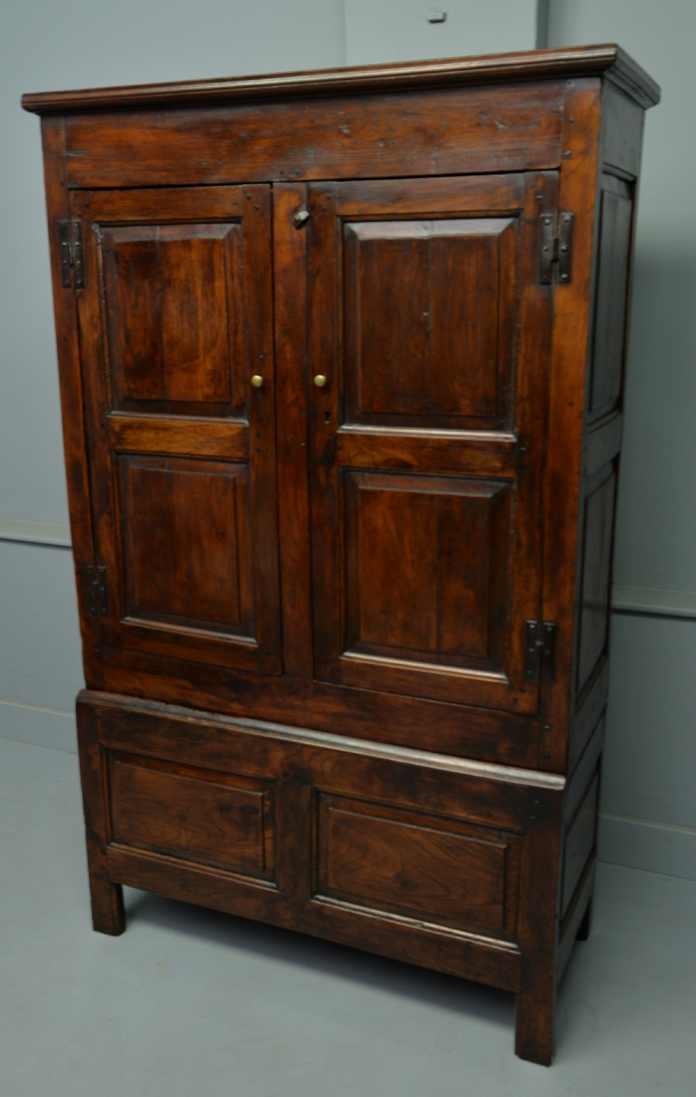 Charming 17th Century Oak Two Part Livery Cupboard / Wardrobe  View VIII
