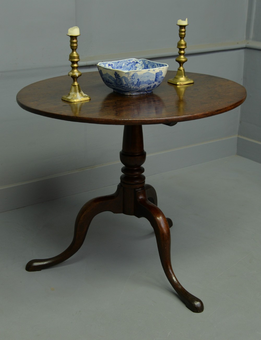 George II Mahogany Tilt-Top Breakfast / Supper Table View II