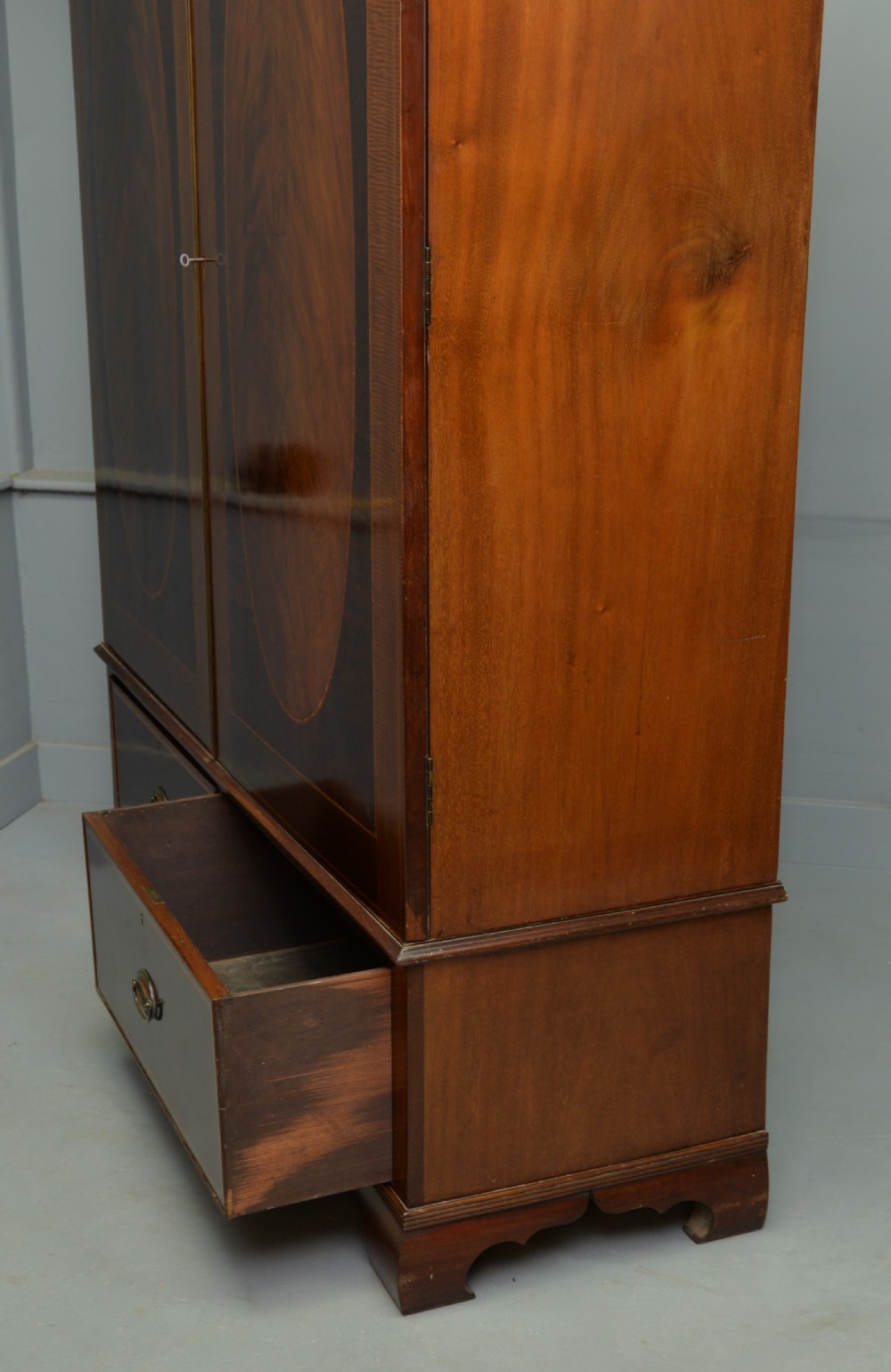 Elegant Edwardian Marquetry Inlaid Mahogany Wardrobe View XII