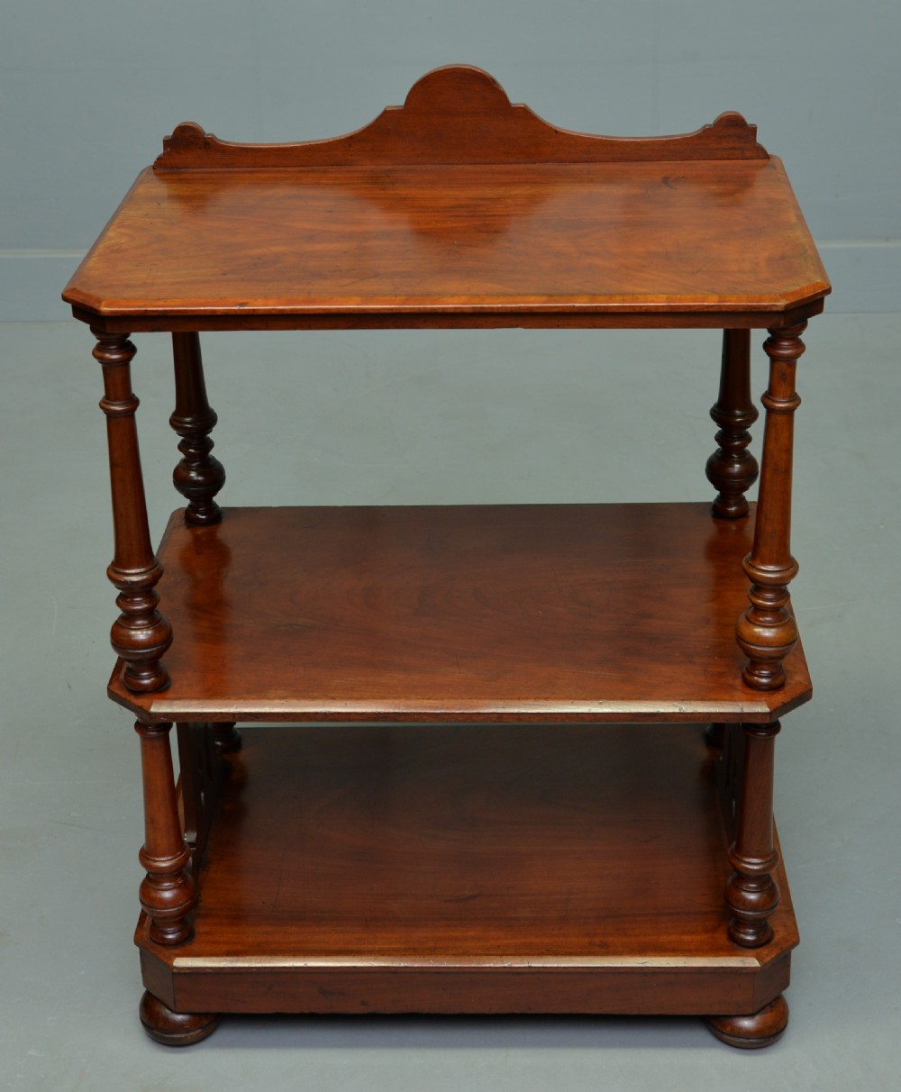 Victorian Walnut Whatnot / Shelves / Display Stand View VIII