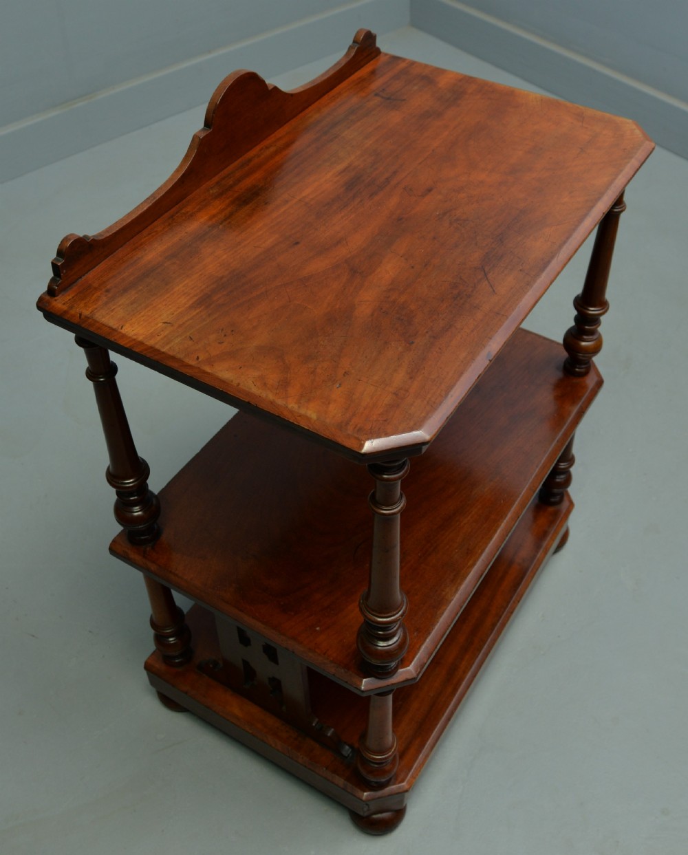 Victorian Walnut Whatnot / Shelves / Display Stand View XI