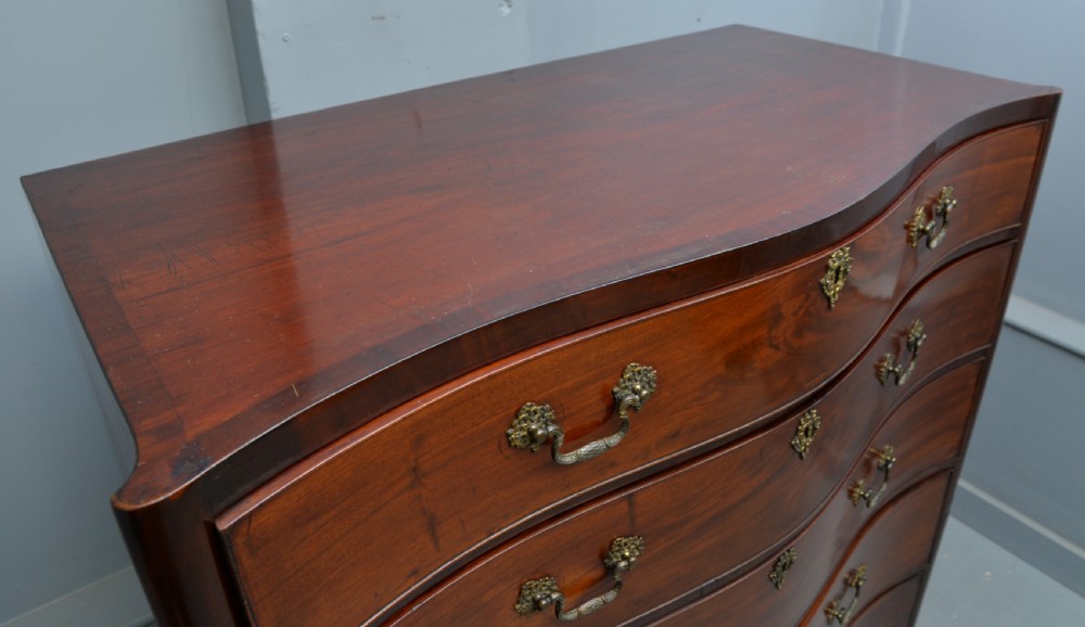 Fine & Rare Georgian Large Mahogany Serpentine Chest Of Drawers View VI