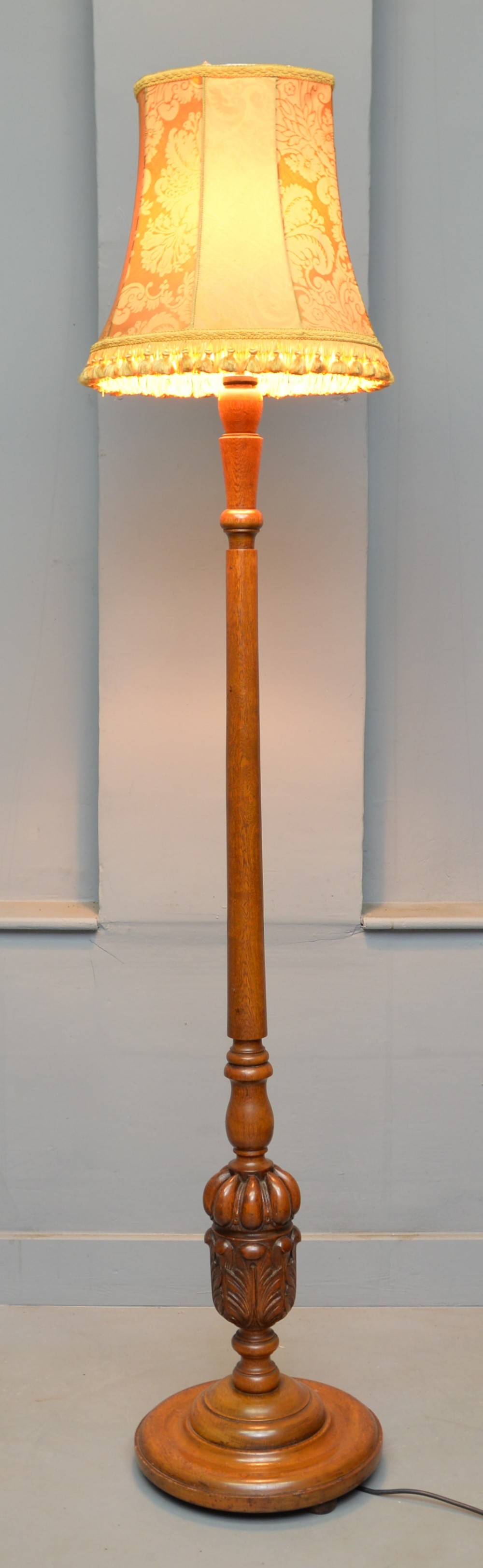 Early 20th Century Elizabethan Style Oak Standard Lamp