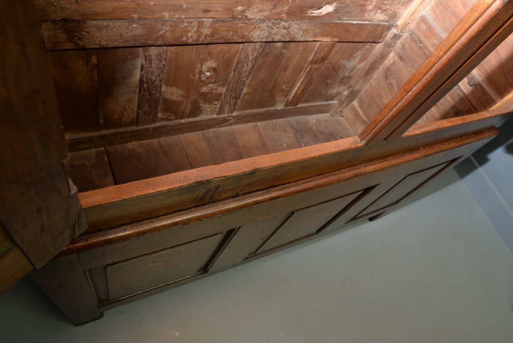 Charming 18th Century Oak Two Part Livery Cupboard / Wardrobe  View VIII