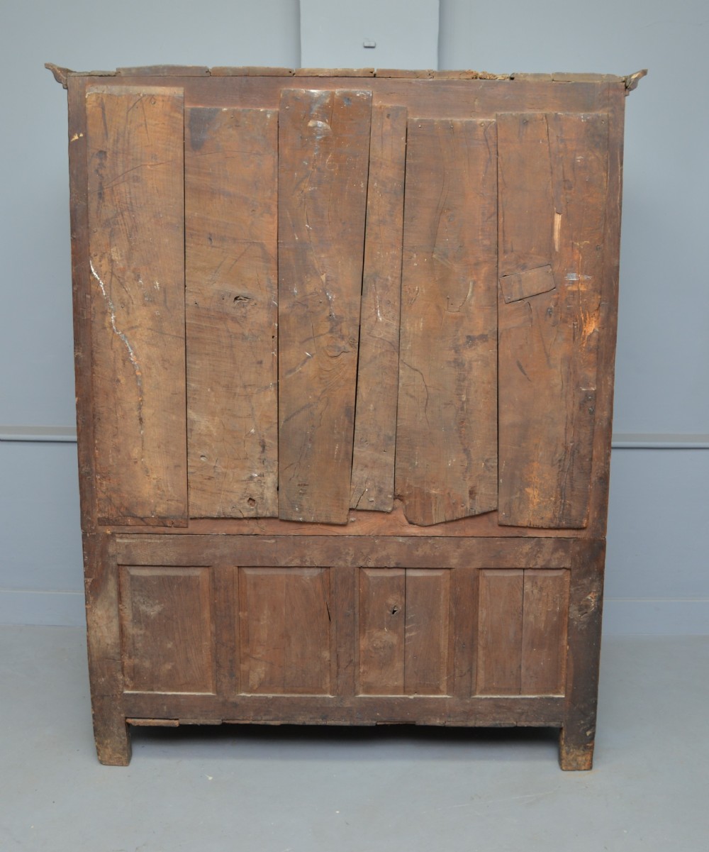 Charming 18th Century Oak Two Part Livery Cupboard / Wardrobe  View XIV