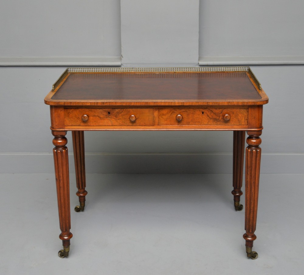 Fine Quality Gillows Design Walnut Writing Table
