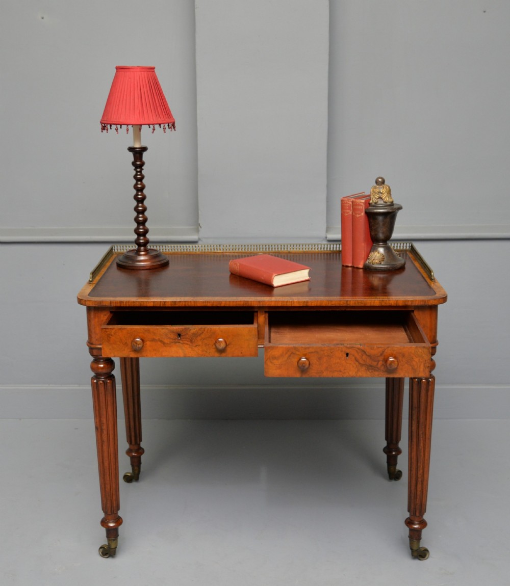 Fine Quality Gillows Design Walnut Writing Table View III