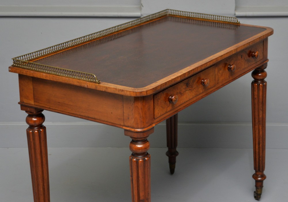 Fine Quality Gillows Design Walnut Writing Table View VII