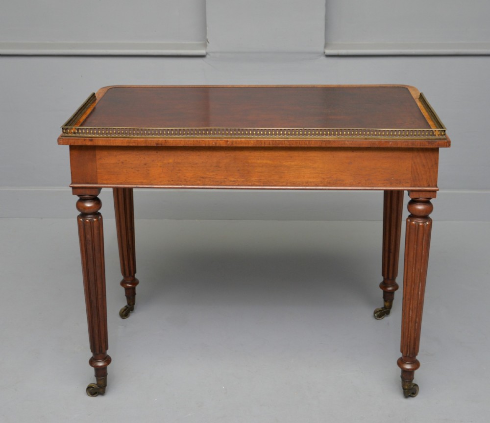 Fine Quality Gillows Design Walnut Writing Table View X