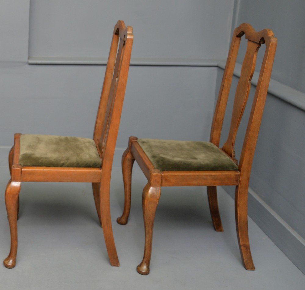 Set Of Four Queen Anne Style Walnut Dining Chairs View VII