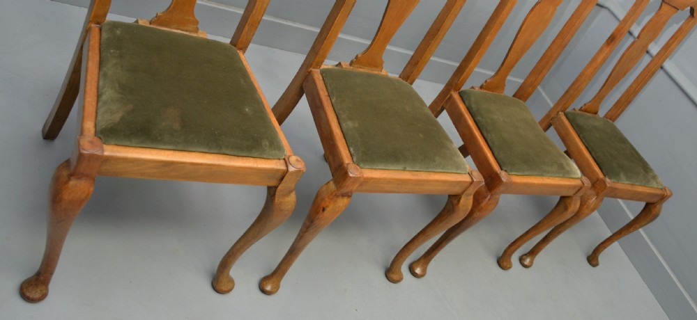 Set Of Four Queen Anne Style Walnut Dining Chairs View XI