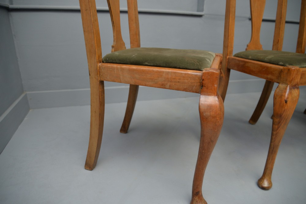 Set Of Four Queen Anne Style Walnut Dining Chairs View XII