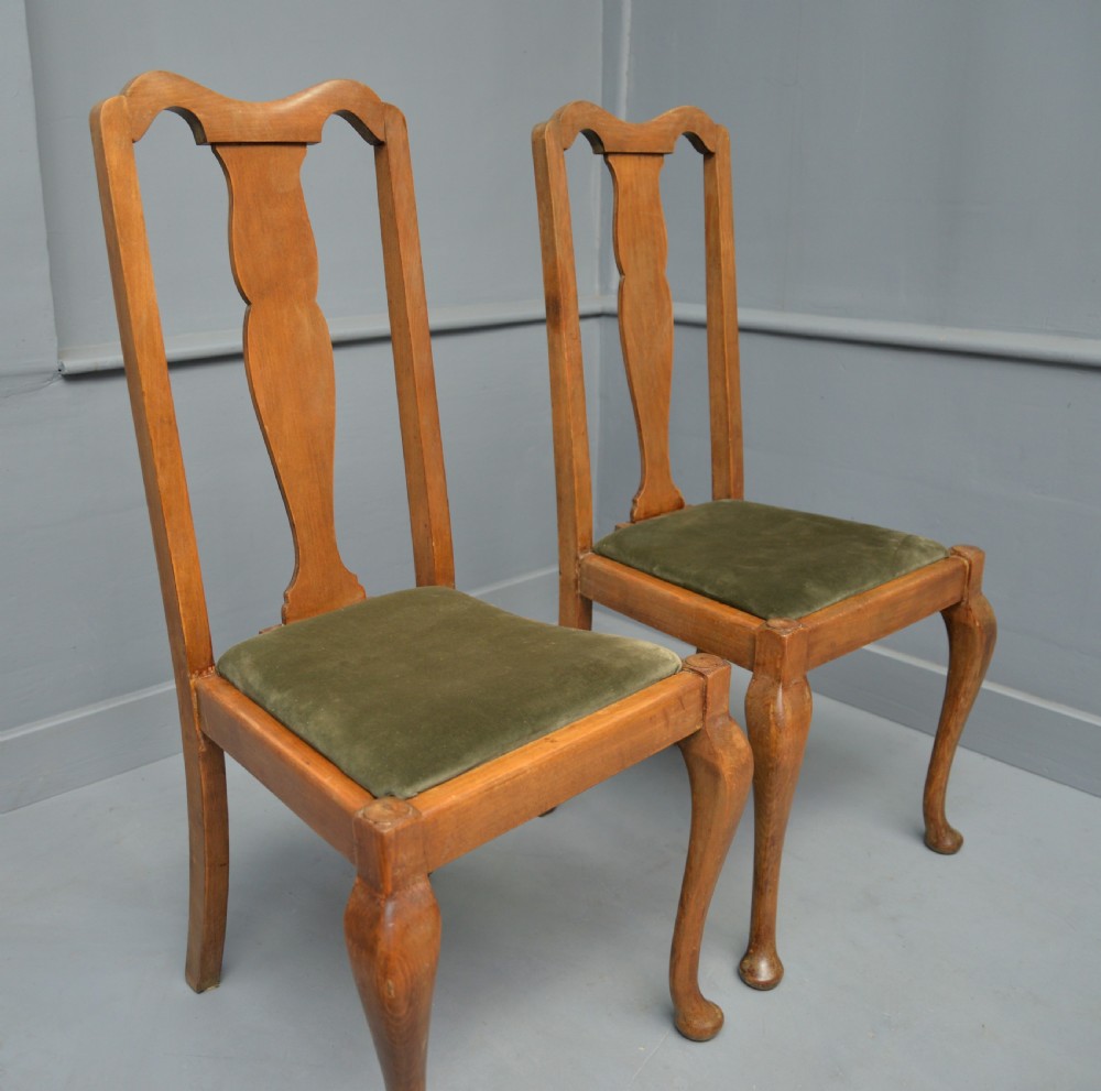 Set Of Four Queen Anne Style Walnut Dining Chairs View XIV