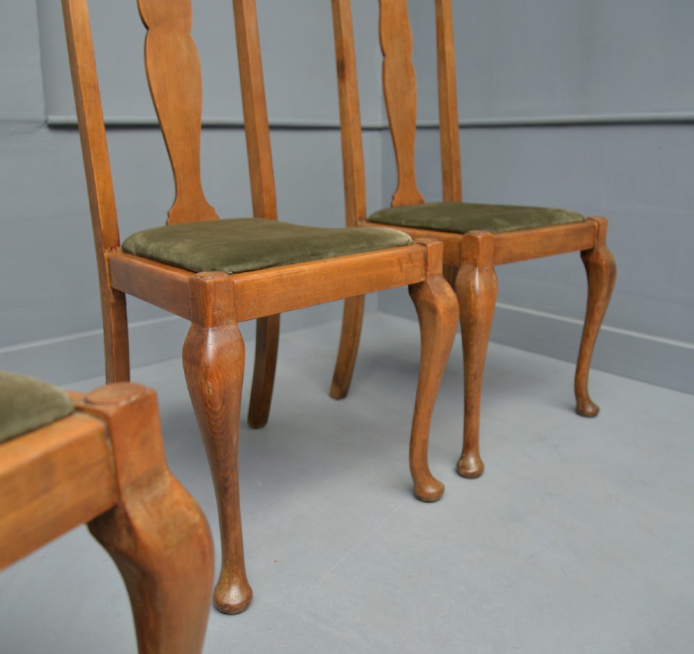 Set Of Four Queen Anne Style Walnut Dining Chairs View XV