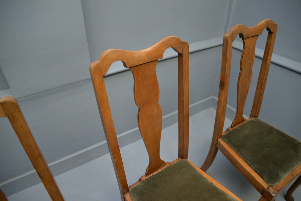 Set Of Four Queen Anne Style Walnut Dining Chairs View XVI