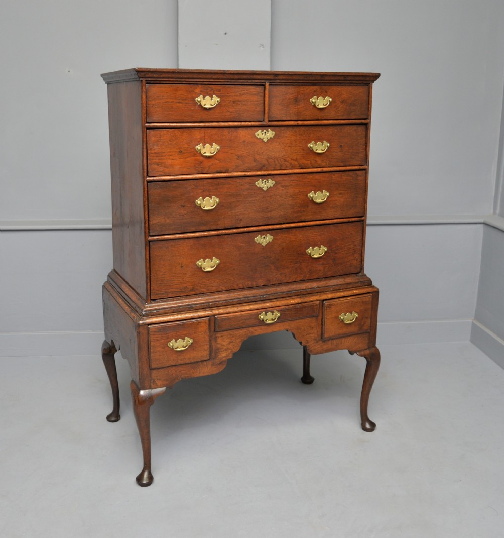 Early 18th Century Georgian Oak Chest Of Drawers On Stand View VII