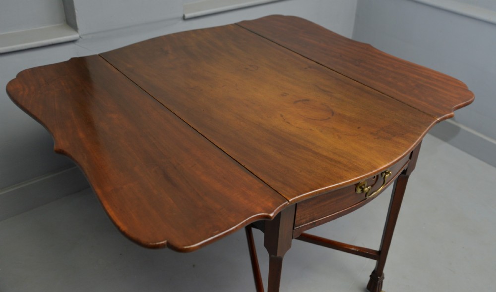 Unusual Georgian George III Mahogany Butterfly Pembroke Dining Table View VI