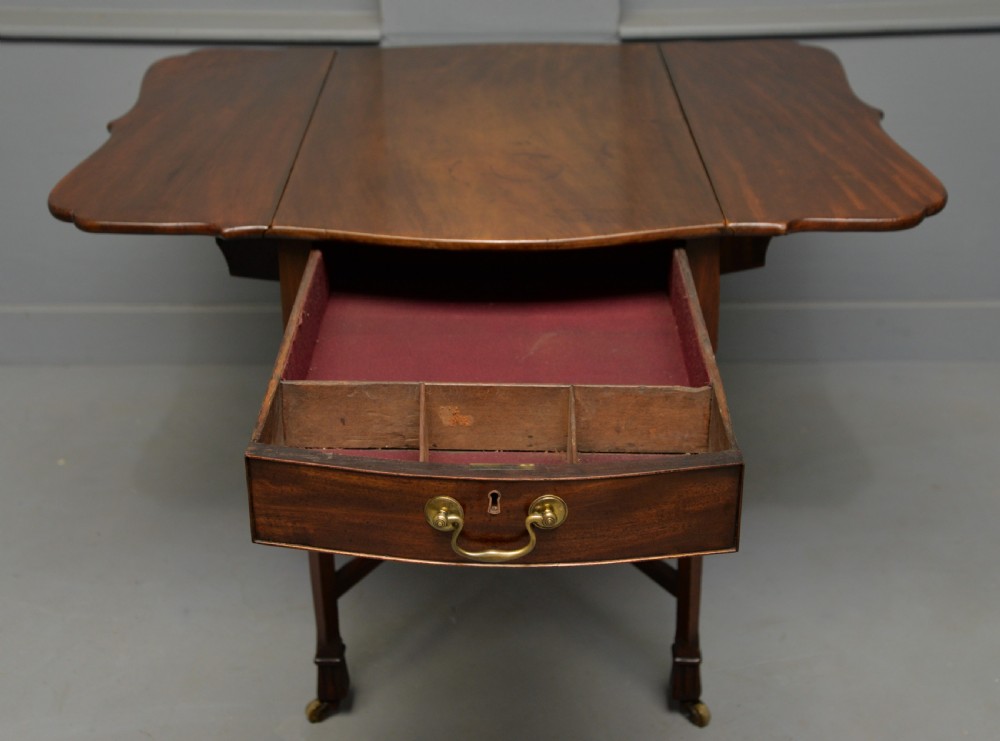 Unusual Georgian George III Mahogany Butterfly Pembroke Dining Table View IX