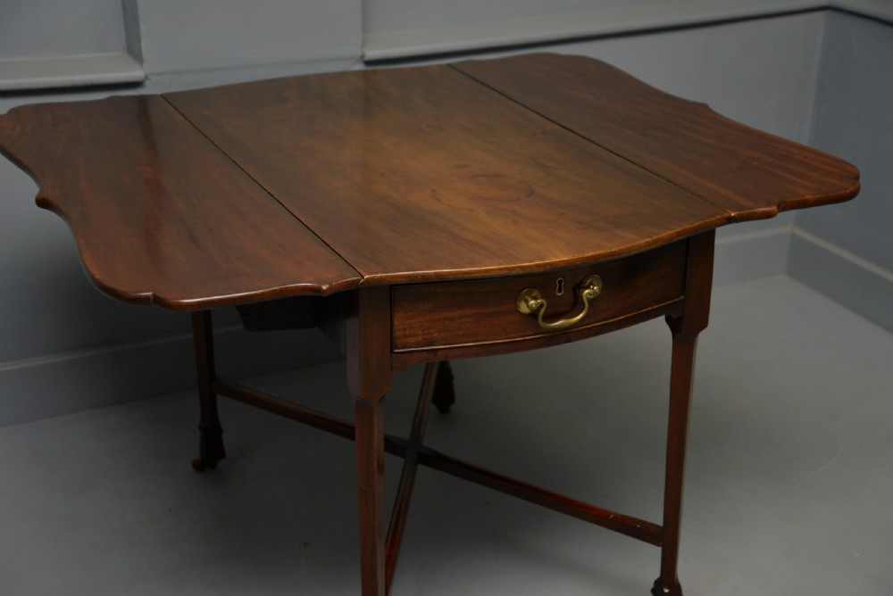 Unusual Georgian George III Mahogany Butterfly Pembroke Dining Table View XI