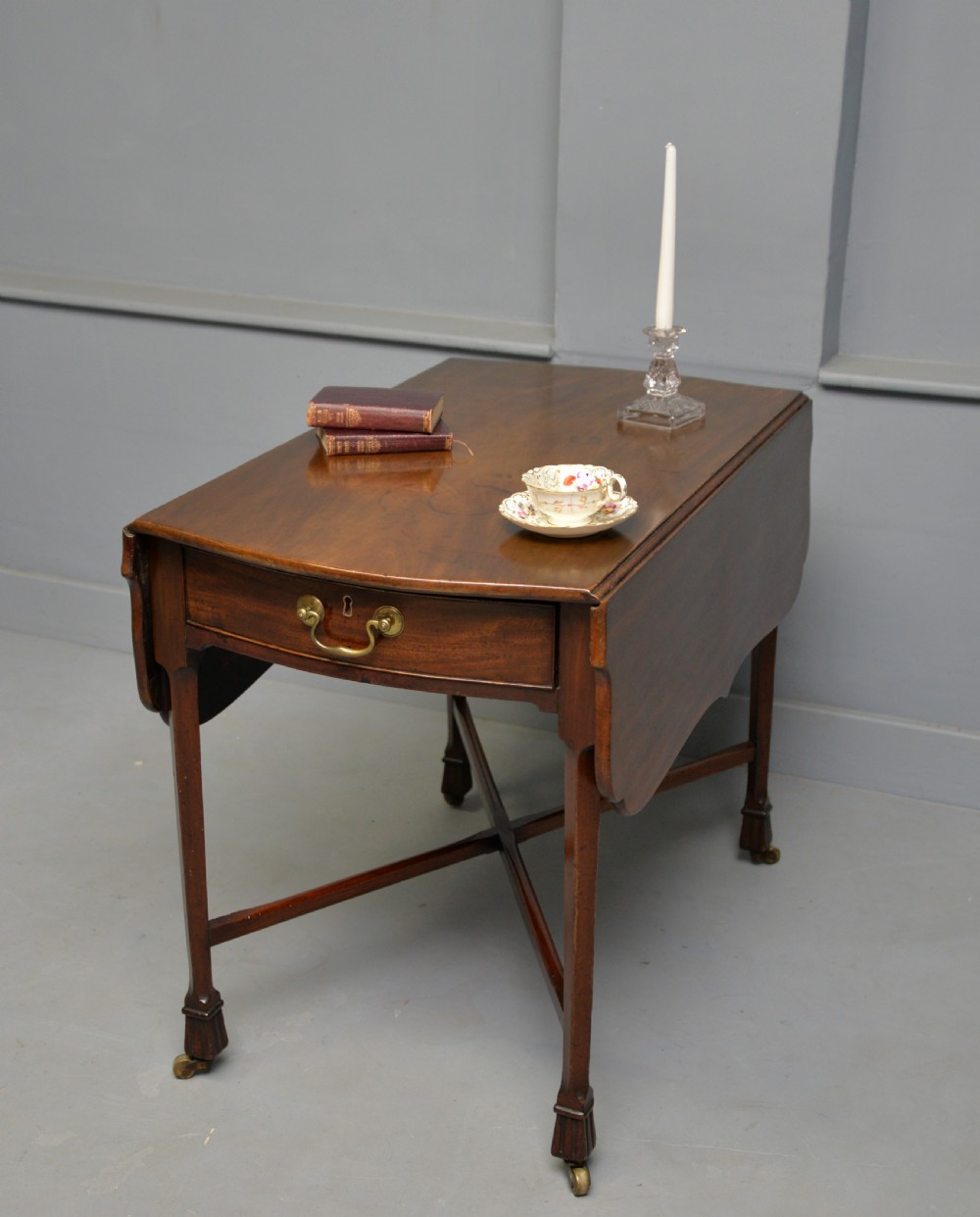 Unusual Georgian George III Mahogany Butterfly Pembroke Dining Table View XV