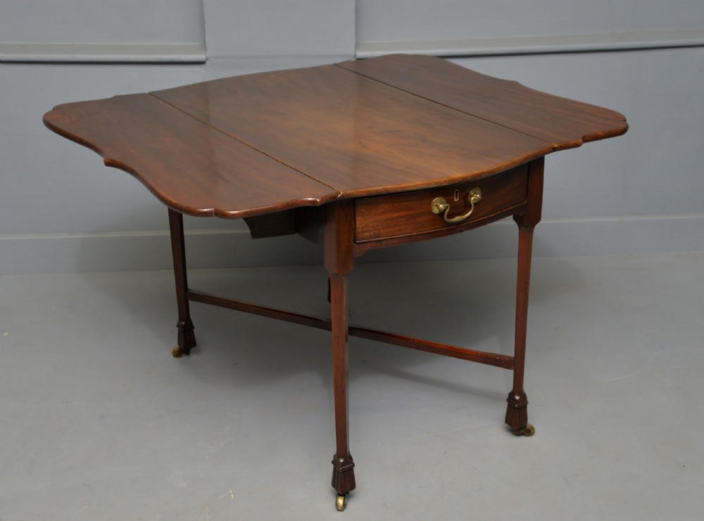Unusual Georgian George III Mahogany Butterfly Pembroke Dining Table View XXIII