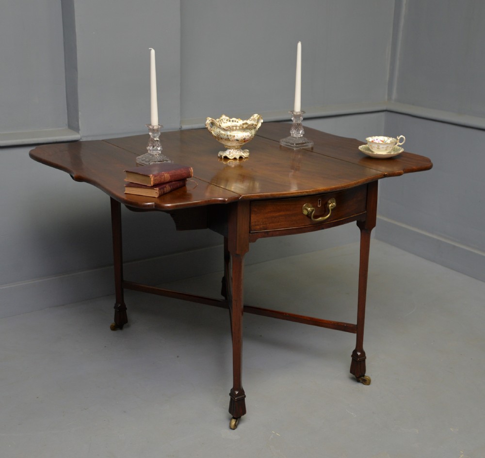 Unusual Georgian George III Mahogany Butterfly Pembroke Dining Table View XXVI