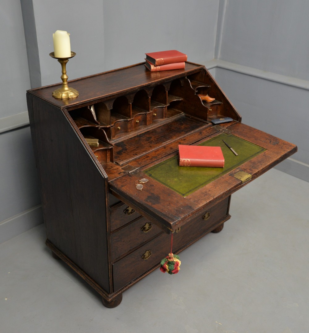 Queen Anne Early 18th Century Oak Bureau Desk View IX