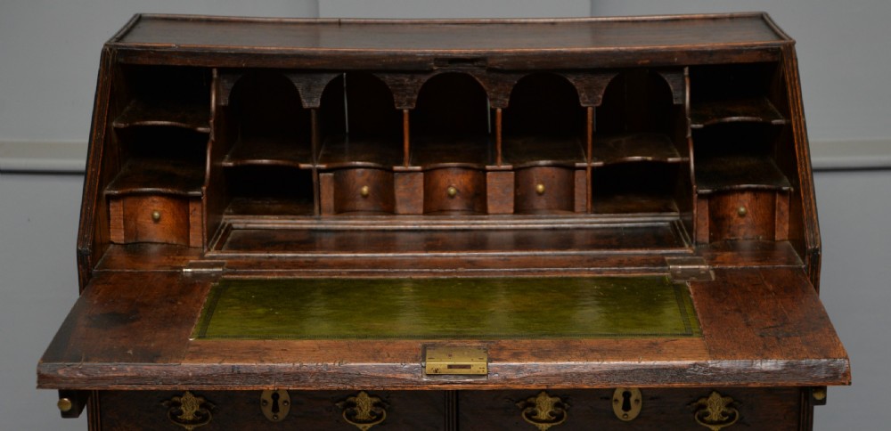 Queen Anne Early 18th Century Oak Bureau Desk View XI
