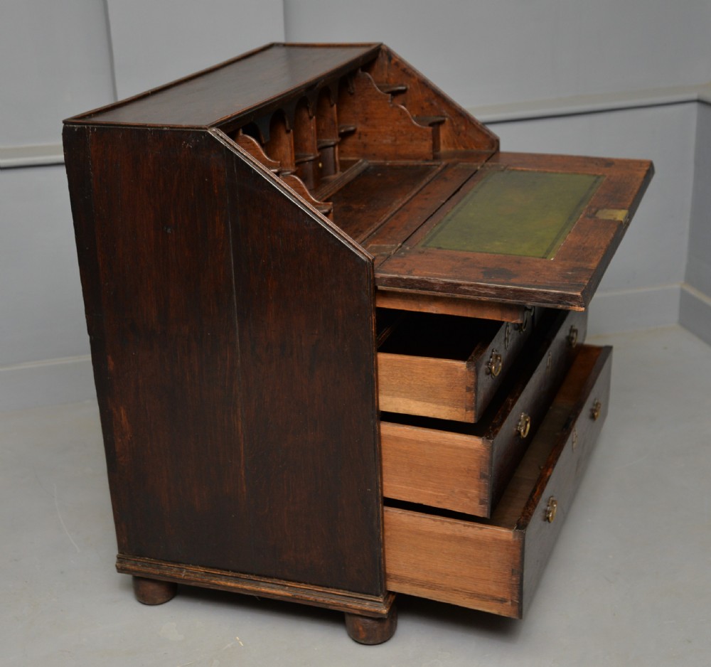Queen Anne Early 18th Century Oak Bureau Desk View XV