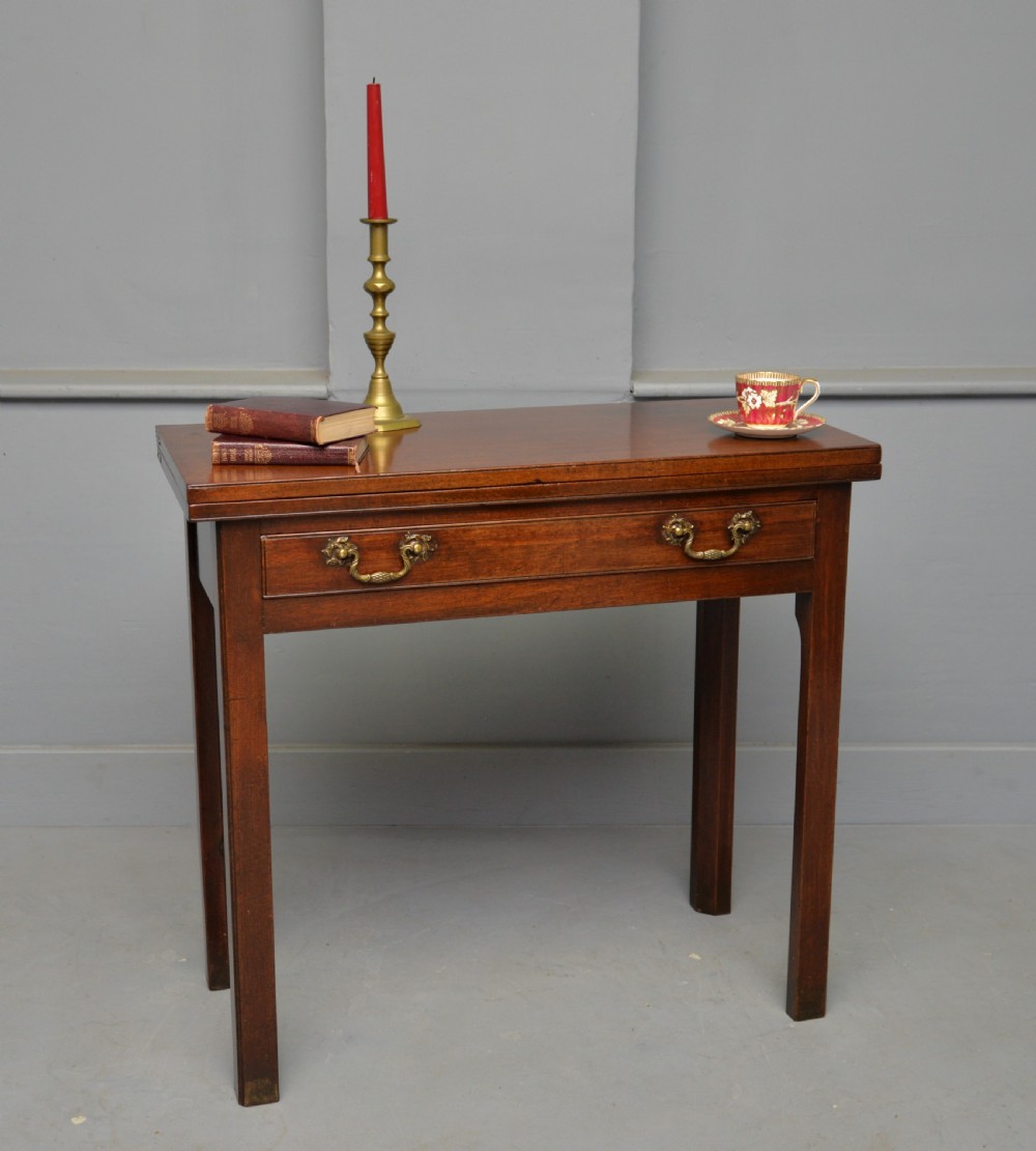 Elegant Georgian Mahogany Tea Side Table