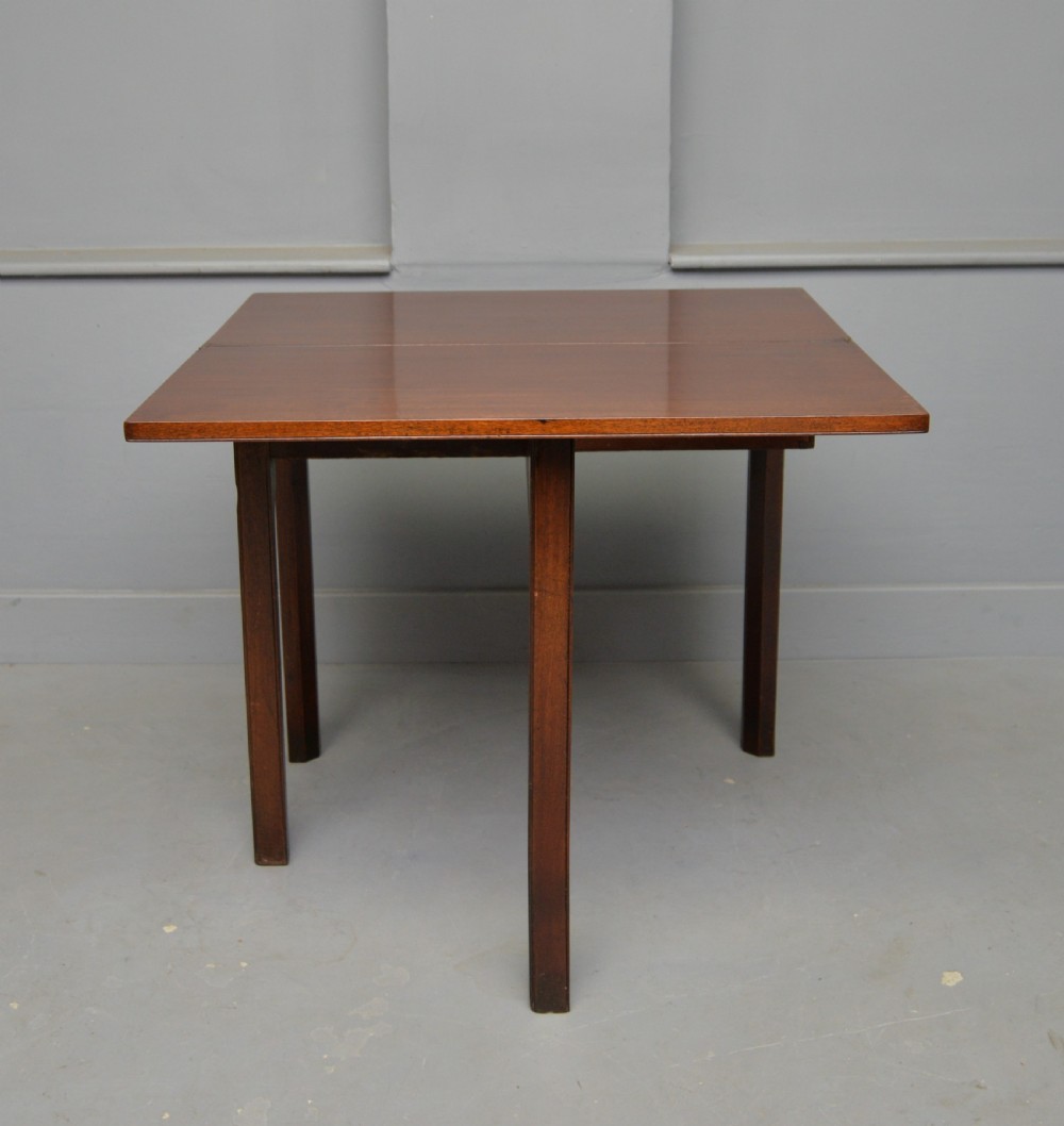 Elegant Georgian Mahogany Tea Side Table View XI