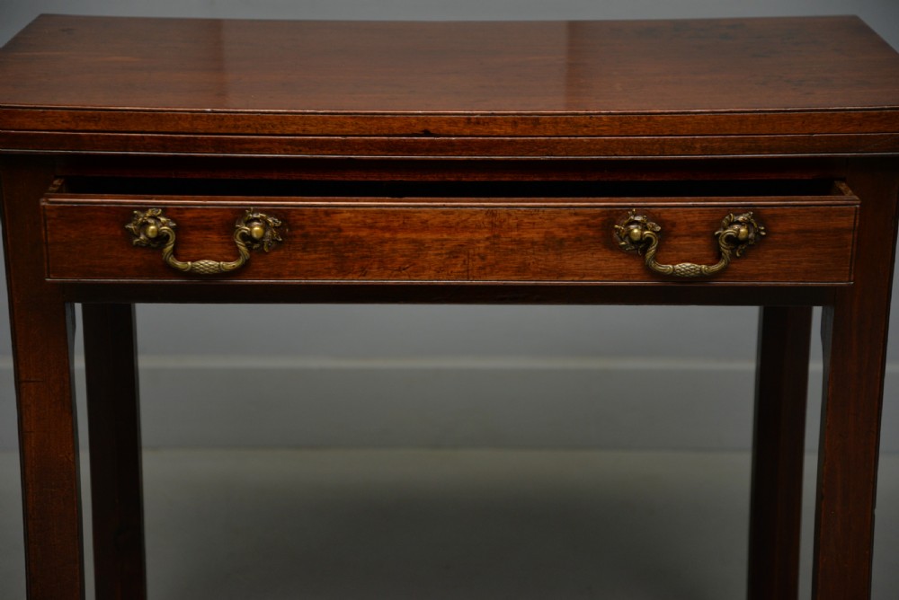 Elegant Georgian Mahogany Tea Side Table View XVIII