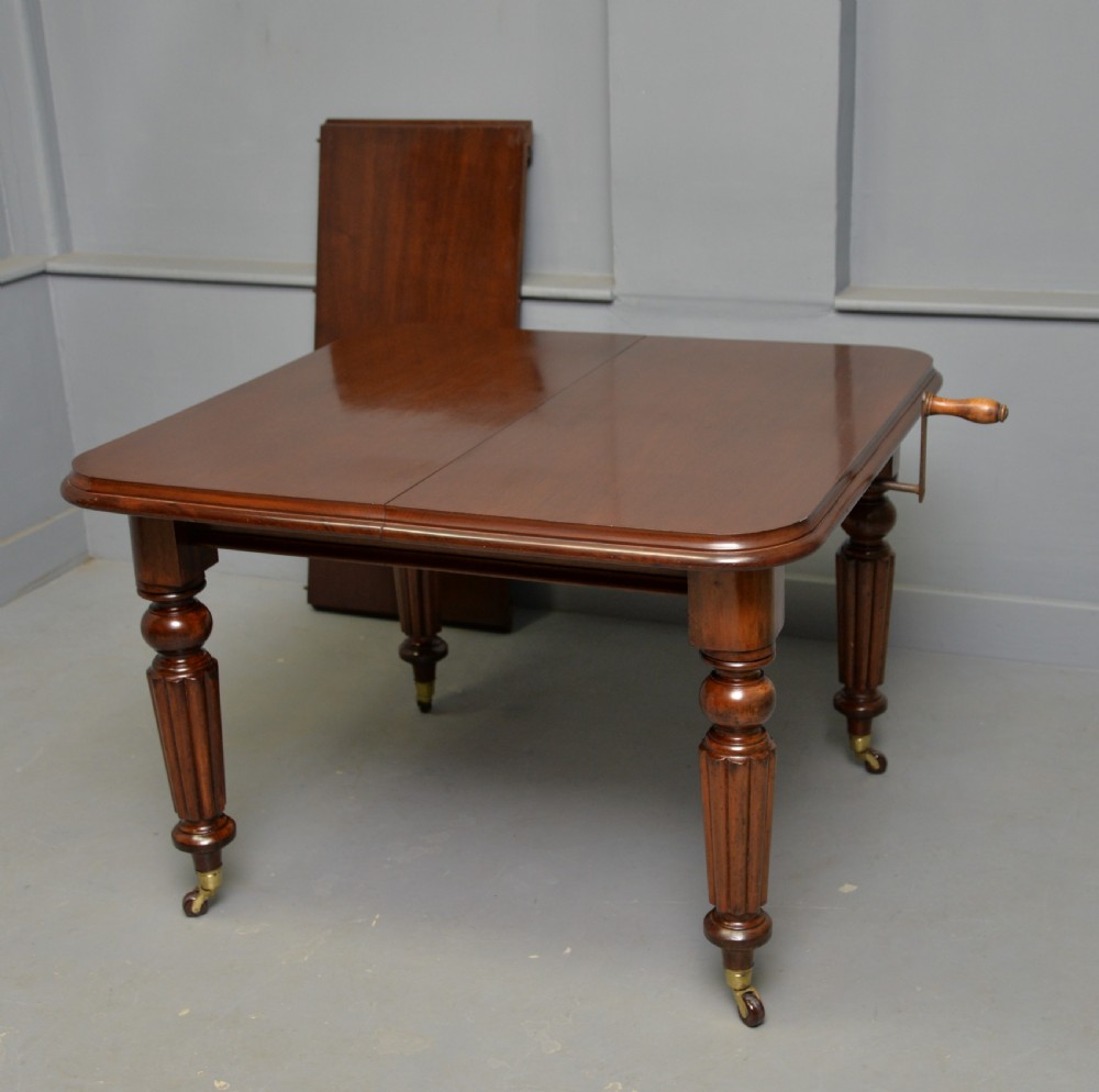 Victorian Mahogany Extending Dining Table