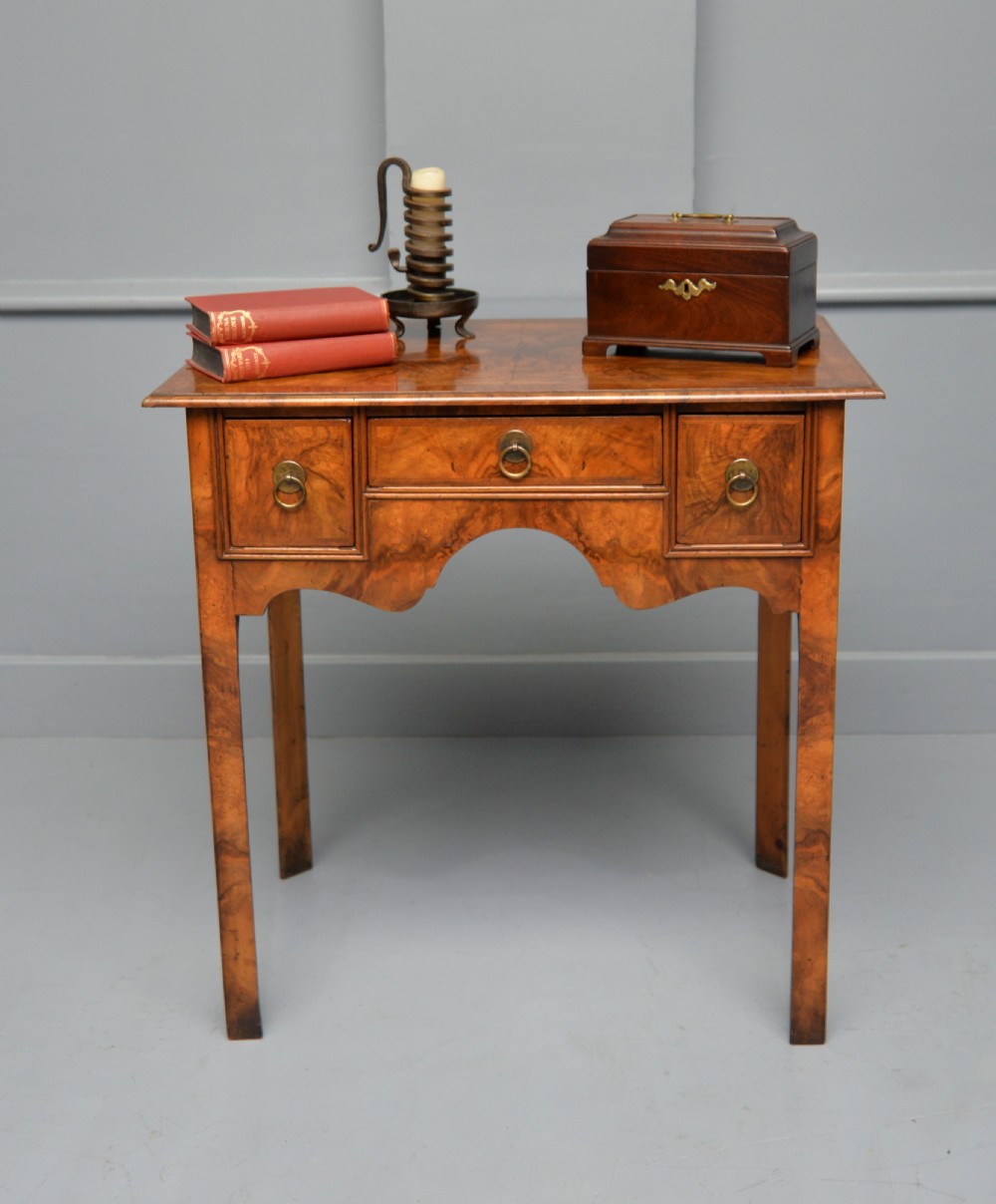 Early 18th Century Style Walnut Lowboy Side Table View VII