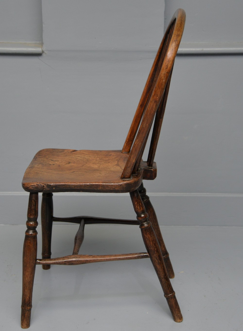 Charming Early 19th Century Elm Wheelback Windsor Chair View VIII