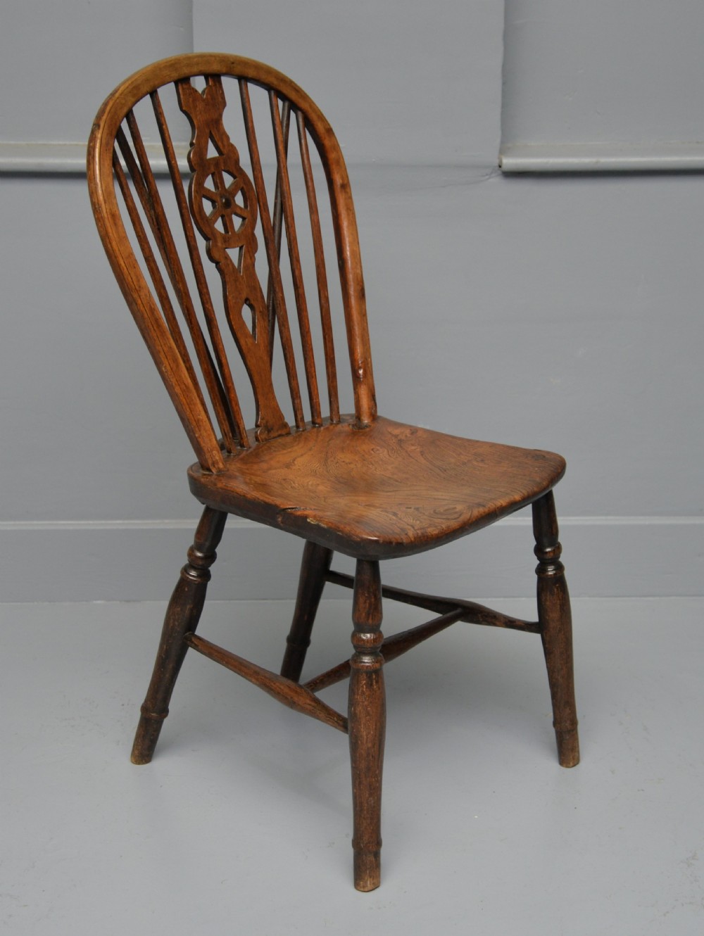 Charming Early 19th Century Elm Wheelback Windsor Chair View XIII