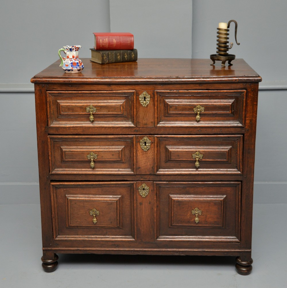 William and Mary Late 17th Century Oak Chest Of Drawers View VIII