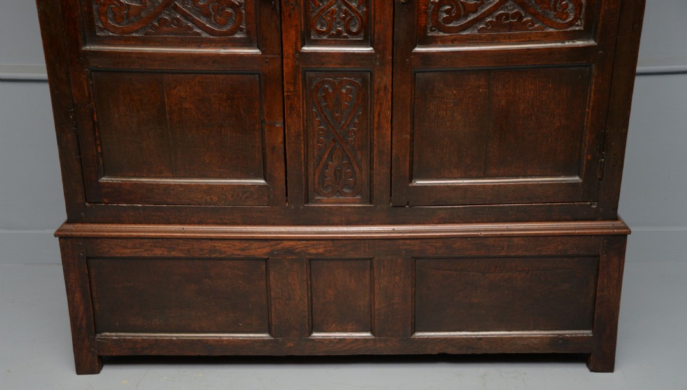 Charming 17th Century Oak Two Part Livery Cupboard / Wardrobe View IV