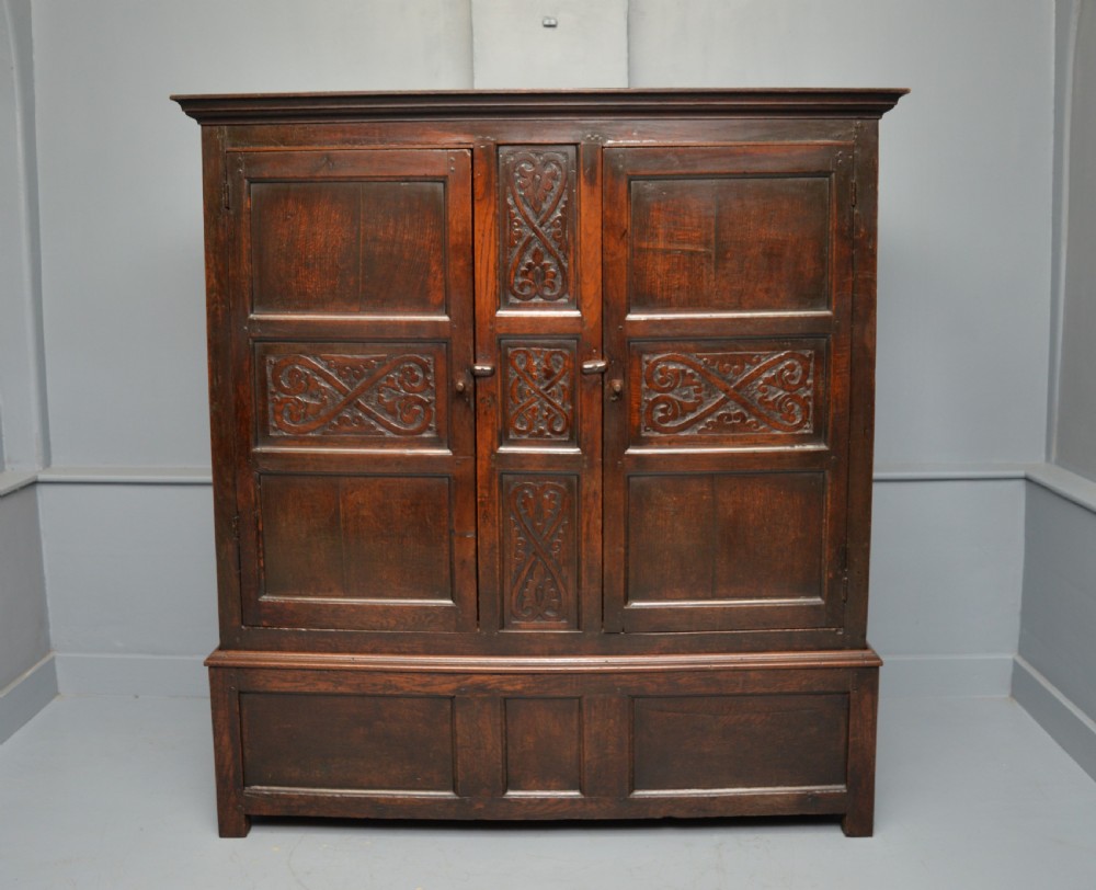 Charming 17th Century Oak Two Part Livery Cupboard / Wardrobe View XXII