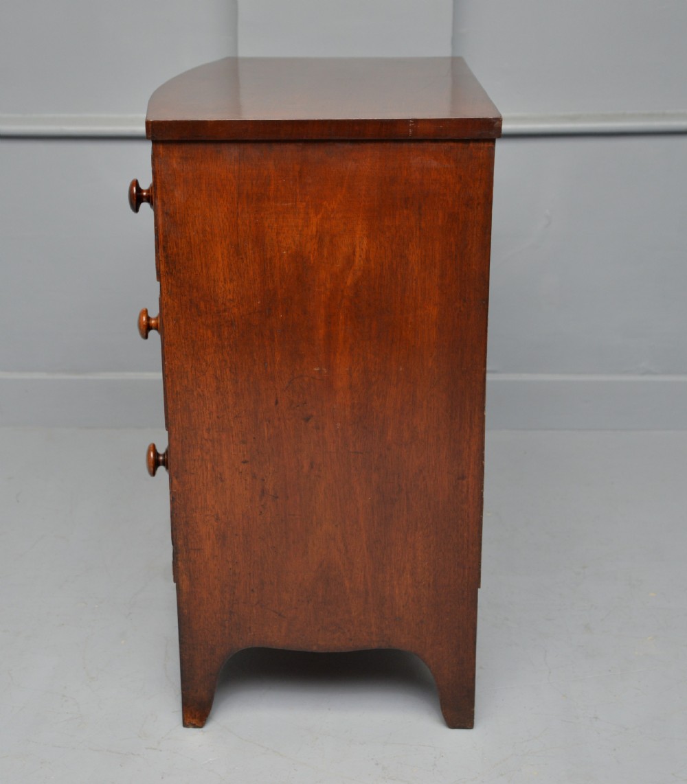 Late Georgian Flame Mahogany Small Bow-Front Chest Of Drawers View X