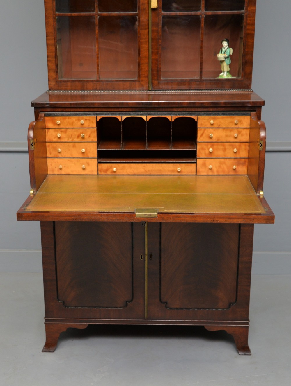 Small and Elegant Regency Mahogany Secretaire Bookcase Cabinet  View XVII