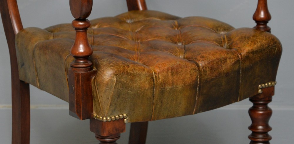 Handsome Mid 19th Century Mahogany & Buttoned Leather Desk Chair View III