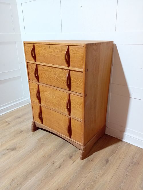 PETER WAALS COTSWOLD SCHOOL OAK CHEST OF DRAWERS - ADDITIONAL PHOTO 1